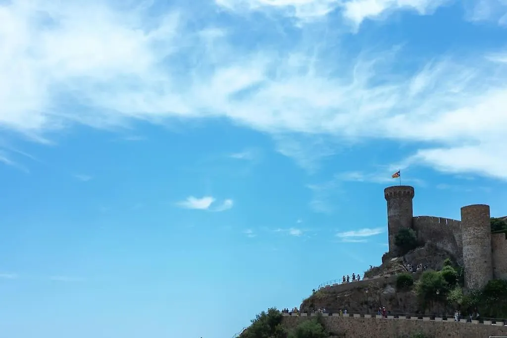 Seahomes Vacations - Centric Apt 100M Beach And Pkg Tossa de Mar